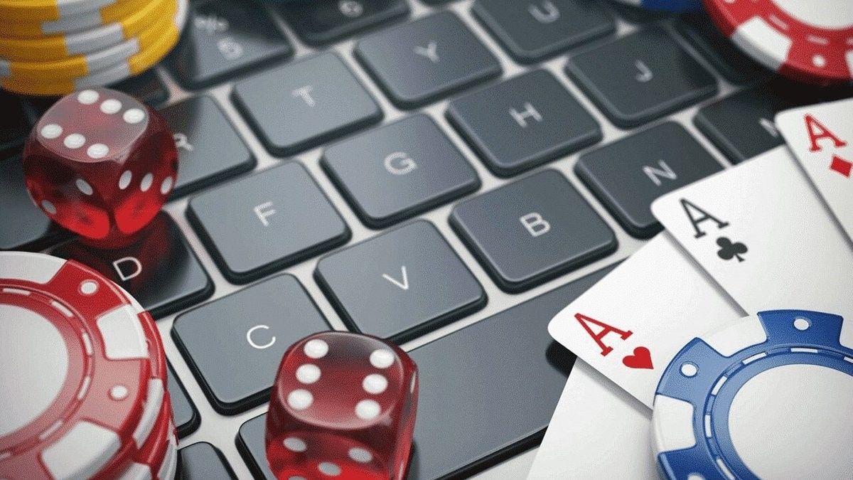 POKER GAME پر آن لائن سلاٹس کے بارے میں